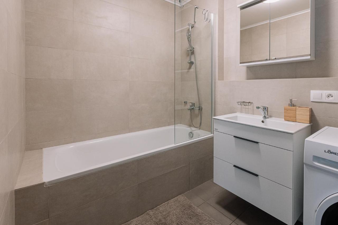 Skau 2 Old Town Family & Business Apartment 2 Floor Free Parking Братислава Екстер'єр фото