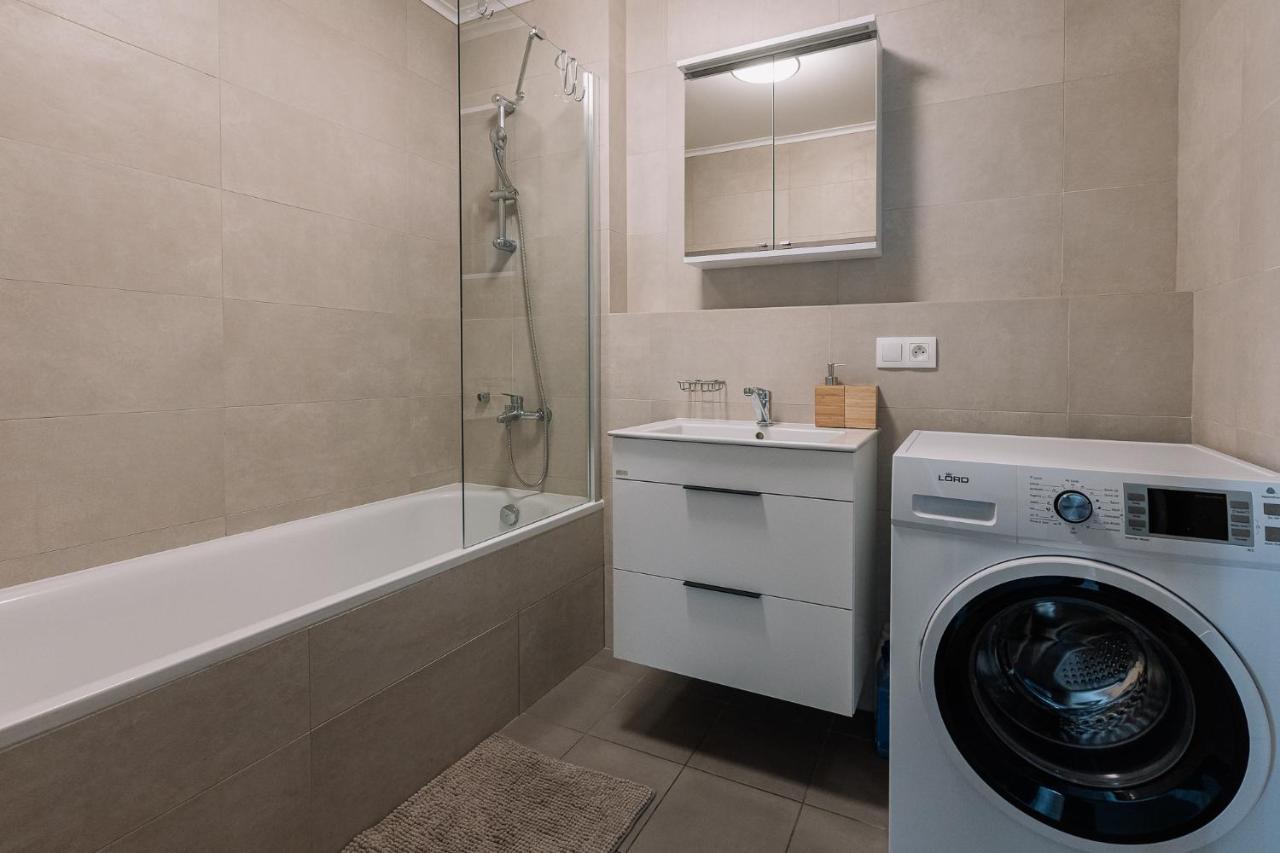 Skau 2 Old Town Family & Business Apartment 2 Floor Free Parking Братислава Екстер'єр фото