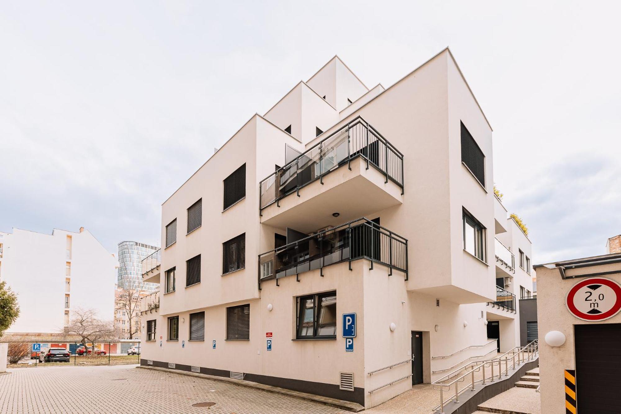 Skau 2 Old Town Family & Business Apartment 2 Floor Free Parking Братислава Екстер'єр фото